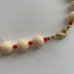 Collana girocollo perle osso, collana con grande stella, chocker resina osso e stella arancione, collana estiva, regalo per lei. Collane artigianali di Resina