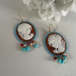 Orecchini Cammeo, orecchini argento 925, orecchini vistosi e leggeri, resina italiana, grappoli di perle miste, orecchini classici. Orecchini con Cammeo