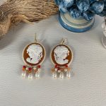 Orecchini vistosi e leggeri, orecchini argento, orecchini Cammeo in resina di prima qualità, grappoli di perle miste, orecchini classici. Orecchini con Cammeo