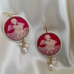 Orecchini argento 925, orecchini vistosi e leggeri, orecchini Cammeo rosso, resina italiana, grappoli di perle miste, orecchini classici. Orecchini con Cammeo