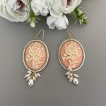 Orecchini argento 925, orecchini vistosi e leggeri, orecchini Cammeo ovale rosa, resina italiana, grappoli di perle, orecchini classici. Orecchini con Cammeo