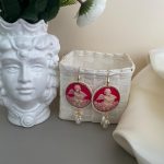 Orecchini argento 925, orecchini vistosi e leggeri, orecchini Cammeo rosso, resina italiana, grappoli di perle miste, orecchini classici. Orecchini con Cammeo
