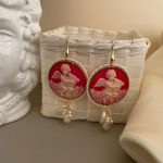 Orecchini argento 925, orecchini vistosi e leggeri, orecchini Cammeo rosso, resina italiana, grappoli di perle miste, orecchini classici. Orecchini con Cammeo