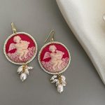 Orecchini argento 925, orecchini vistosi e leggeri, orecchini Cammeo rosso, resina italiana, grappoli di perle miste, orecchini classici. Orecchini con Cammeo