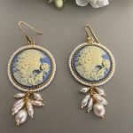 Orecchini argento 925, orecchini vistosi e leggeri, orecchini Cammeo rosa, resina italiana, grappoli di perle miste, orecchini classici. Orecchini con Cammeo