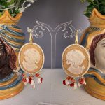 Orecchini vistosi e leggeri, orecchini argento, orecchini Cammeo in resina di prima qualità, grappoli di perle miste, orecchini classici. Orecchini con Cammeo