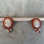 Orecchini Cammeo autentico, orecchini argento 925, Cameo e corallo, orecchini pendenti con grappolo corallo e perle, regalo per lei. Orecchini con Cammeo