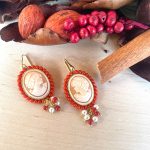 Orecchini Cammeo autentico, orecchini argento 925, Cameo e corallo, orecchini pendenti con grappolo corallo e perle, regalo per lei. Orecchini con Cammeo