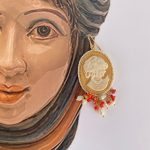 Orecchini vistosi e leggeri, orecchini argento, orecchini Cammeo in resina di prima qualità, grappoli di perle miste, orecchini classici. Orecchini con Cammeo