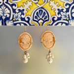 Orecchini argento 925, orecchini Cammeo autentico sardonico, Cammeo Torre del greco, grappolo di perle di fiume, regalo sposa. Orecchini con Cammeo