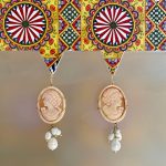 Orecchini argento 925, orecchini Cammeo autentico sardonico, Cammeo Torre del greco, grappolo di perle di fiume, regalo sposa. Orecchini con Cammeo