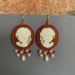 Orecchini argento 925, orecchini vistosi e leggeri, orecchini Cammeo, resina italiana, grappoli di perle miste, orecchini classici. Orecchini con Cammeo