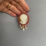 Orecchini argento 925, orecchini vistosi e leggeri, orecchini Cammeo, resina italiana, grappoli di perle miste, orecchini classici. Orecchini con Cammeo