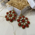 Orecchini siciliani con base in chiacchierino dorato e perle rosse e bianche regalo per lei. Orecchini siciliani Chiacchierino