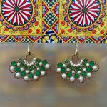 Orecchini argento 925, base chiacchierino, forma ventaglio, agata verde, perle maiorca bianche  regalo per lei. Orecchini siciliani Chiacchierino