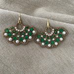 Orecchini argento 925, base chiacchierino, forma ventaglio, agata verde, perle maiorca bianche  regalo per lei. Orecchini siciliani Chiacchierino