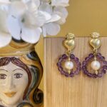 Orecchini siciliani artigianali con Cuore sacro, cerchio di Ametista e perla barocca. Cuori e cuori Sacri