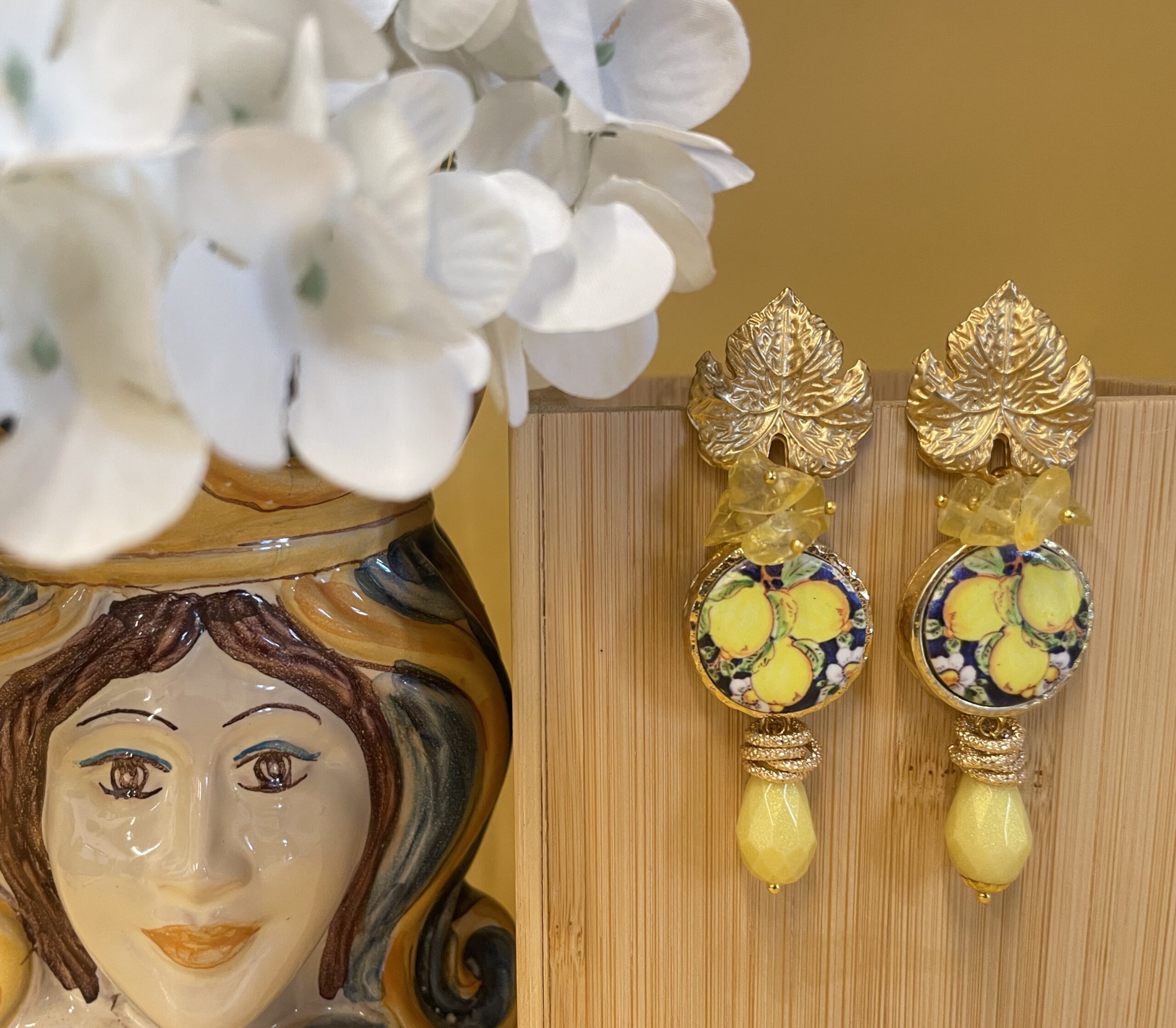 Orecchini siciliani con mattonella Caltagirone a tema “Limoni”. Limoni e Agrumi
