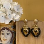 Orecchini siciliani con Cuore sacro e perline colorate in vari colori. Cuori e cuori Sacri