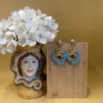 Orecchini siciliani con Cuore sacro e perline colorate in vari colori. Cuori e cuori Sacri