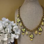 Collana con catena e mattonelle di ceramica a tema “Limoni” e gocce gialle. Collane artigianali con catene