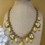 Collana con catena e mattonelle di ceramica a tema “Limoni” e gocce gialle. Collane artigianali con catene