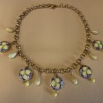 Collana con catena e mattonelle di ceramica a tema “Limoni” e gocce gialle. Collane artigianali con catene