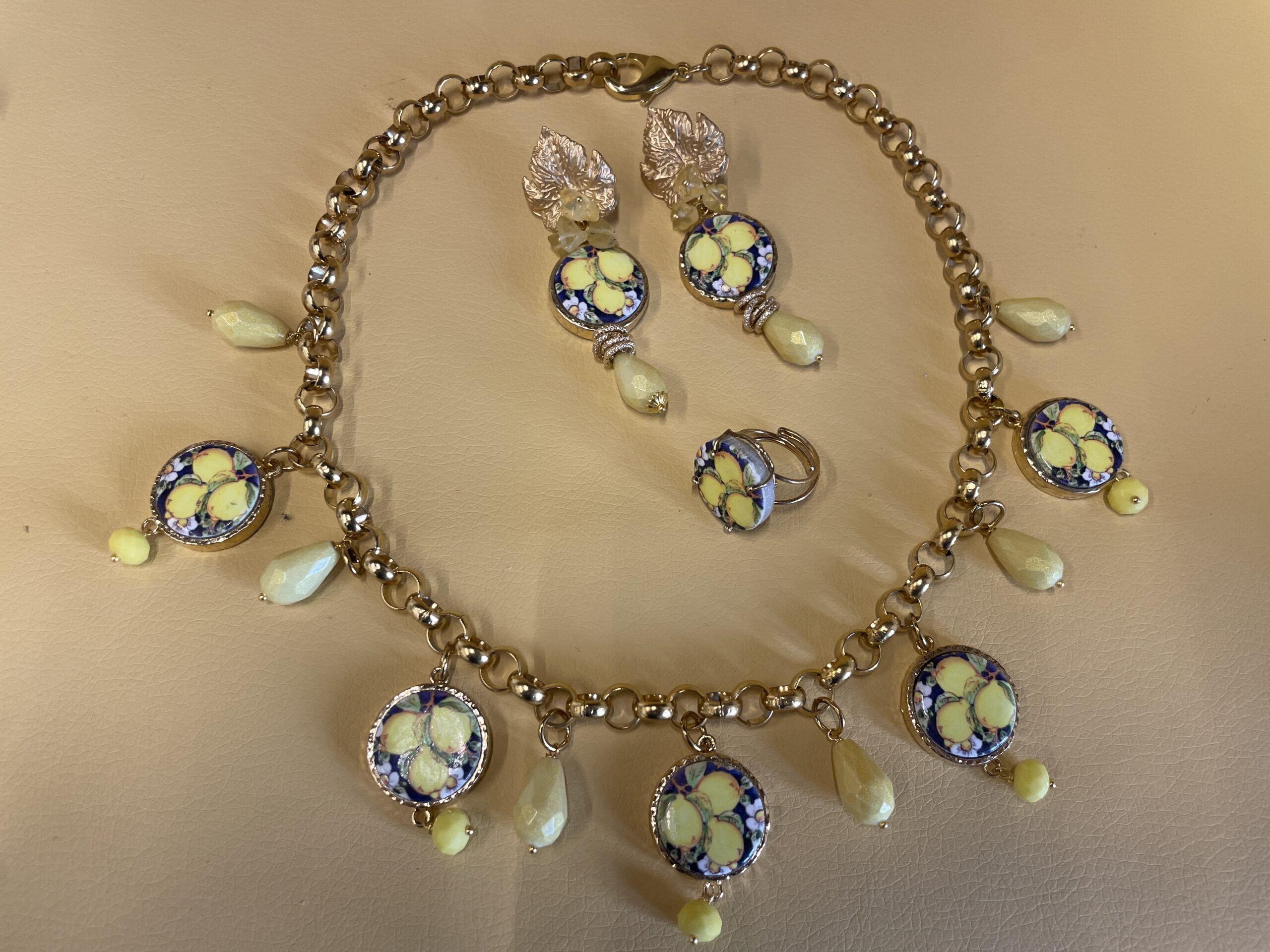 Orecchini siciliani con mattonella Caltagirone a tema “Limoni”. Limoni e Agrumi