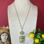 Ciondolo siciliano artigianale con due mattonelle di Caltagirone decorate con Limoni. Ciondoli artigianali siciliani