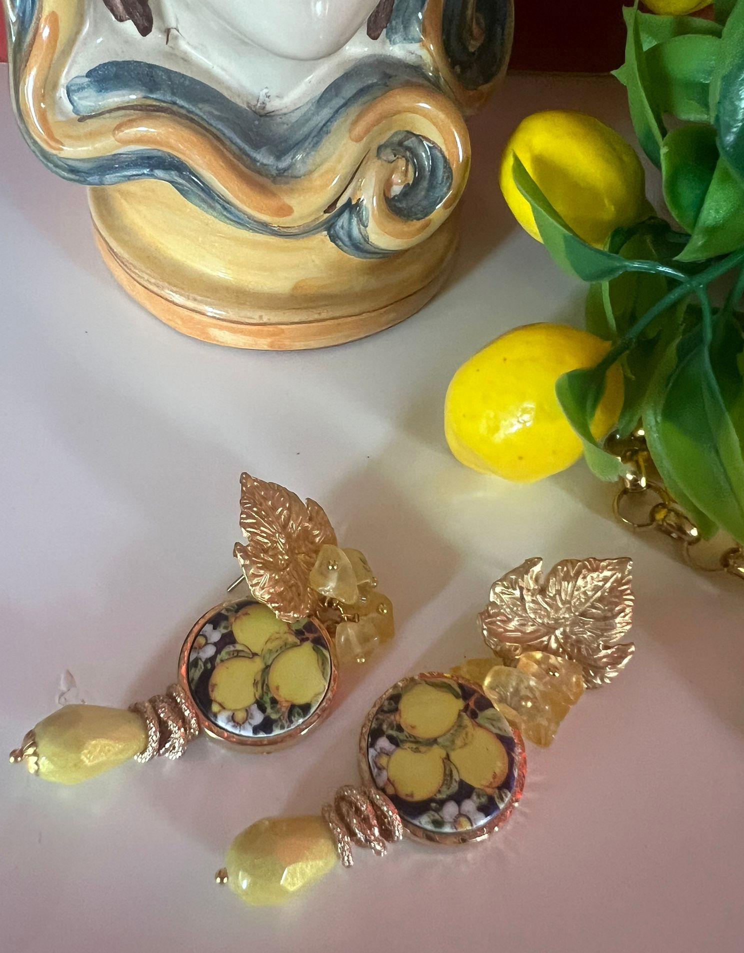 Orecchini siciliani con mattonella Caltagirone a tema “Limoni”. Limoni e Agrumi