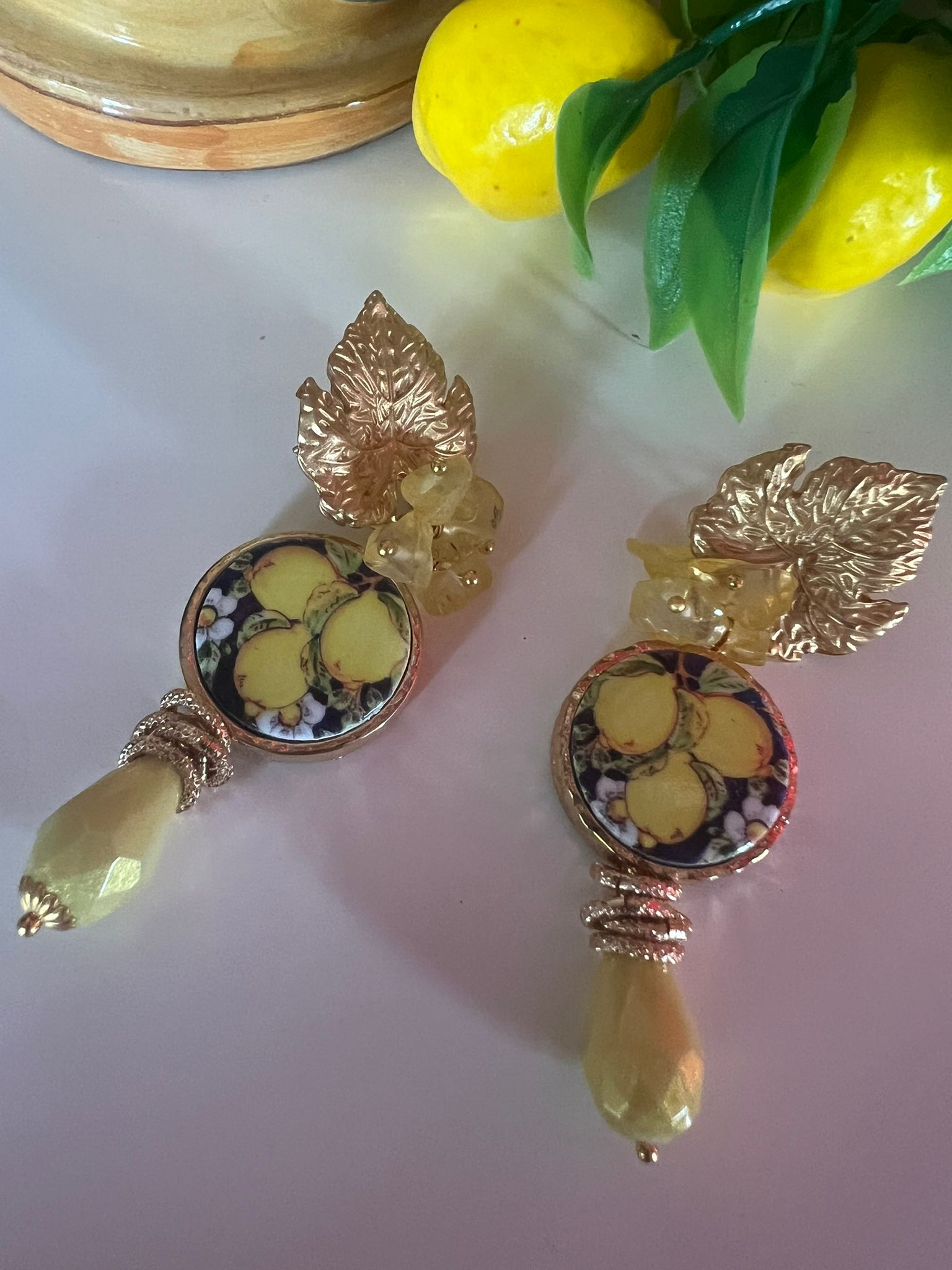 Orecchini siciliani con mattonella Caltagirone a tema “Limoni”. Limoni e Agrumi