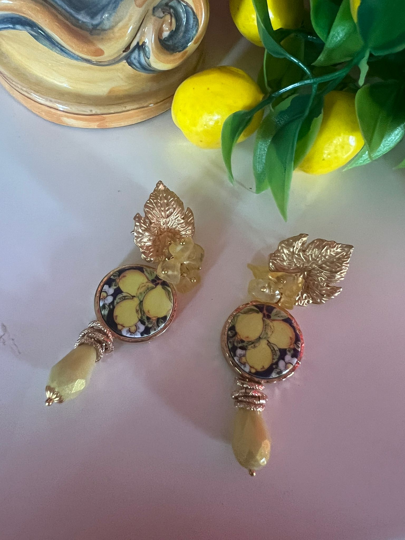 Orecchini siciliani con mattonella Caltagirone a tema “Limoni”. Limoni e Agrumi