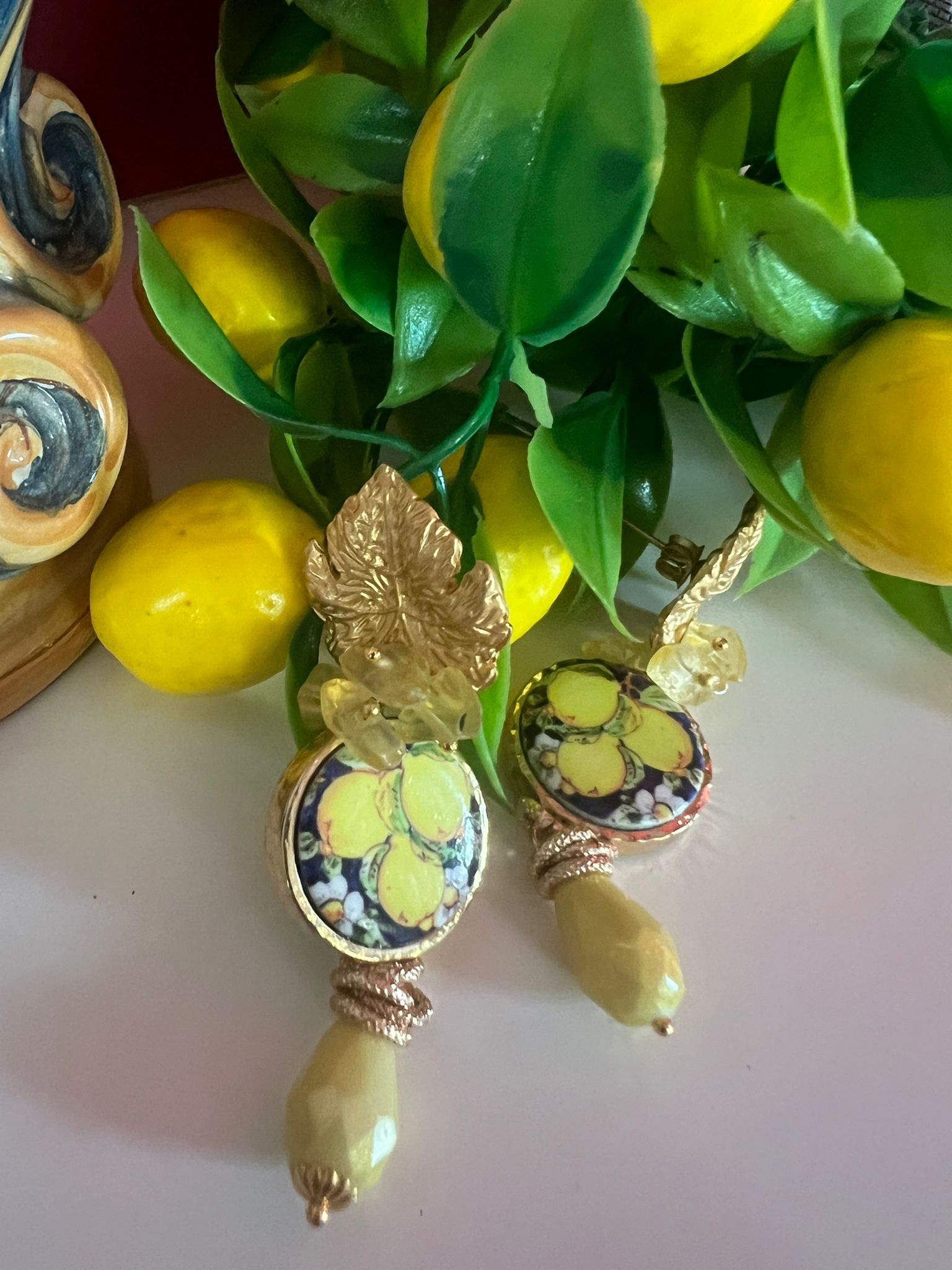 Orecchini siciliani con mattonella Caltagirone a tema “Limoni”. Limoni e Agrumi