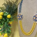 Collana artigianale con medaglioni double-face raffiguranti Limoni e fantasie geometriche, doppio colore giallo e acquamarina. Collane caratteristiche siciliane