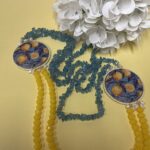 Collana artigianale con medaglioni double-face raffiguranti Limoni e fantasie geometriche, doppio colore giallo e acquamarina. Collane caratteristiche siciliane