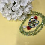 Collana artigianale siciliana con Giada verde e Anfora di ceramica di Caltagirone dipinta a mano. Collane caratteristiche siciliane