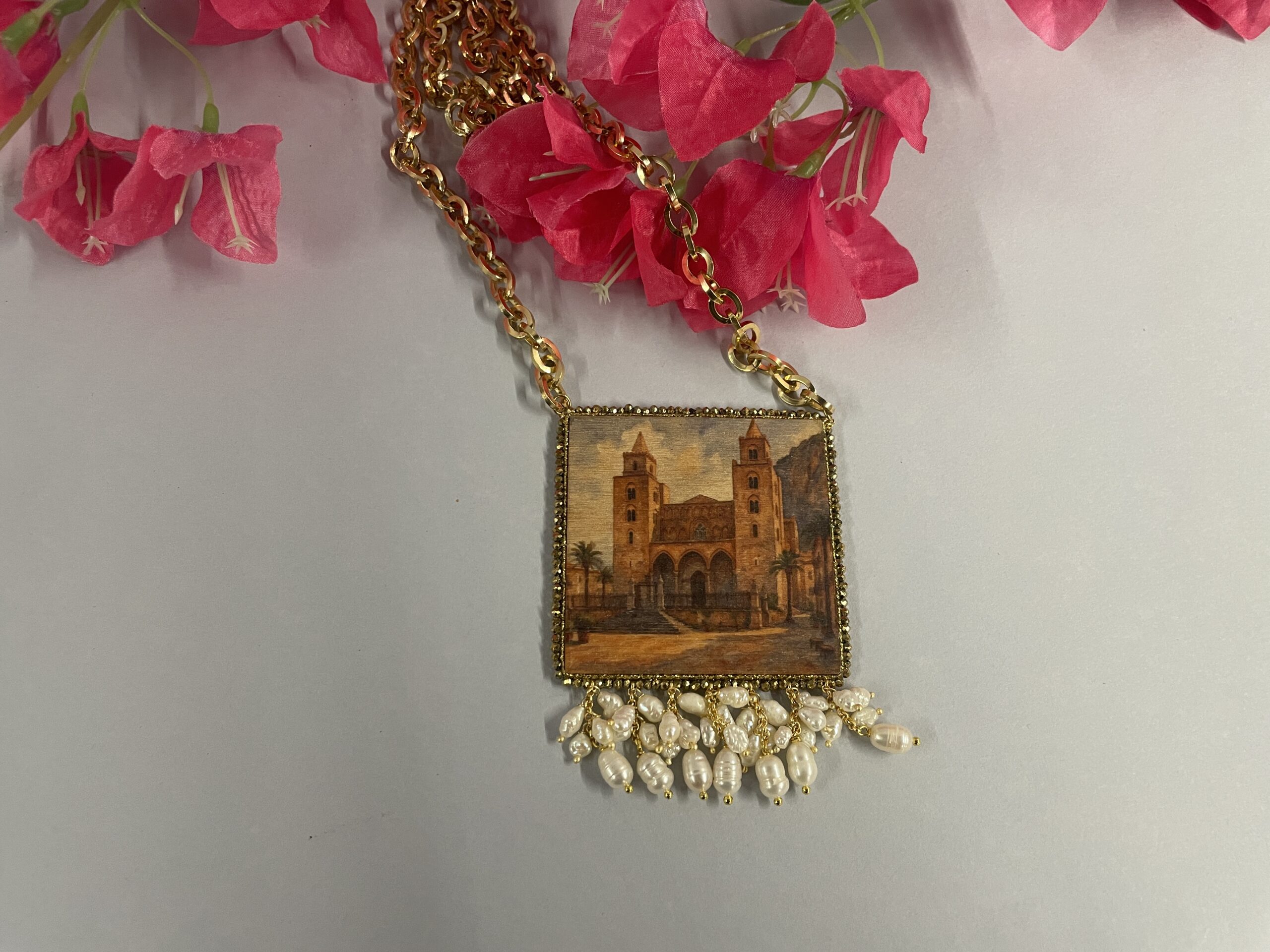 Collana siciliana artigianale Duomo di Cefalù – Collana con ciondolo in legno, perle di fiume, gioiello ispirato alla Sicilia Collane caratteristiche siciliane