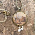 Collana con ciondolo “Vedute di Sicilia” – Etna e Liotru Piazza Duomo Catania Collane caratteristiche siciliane