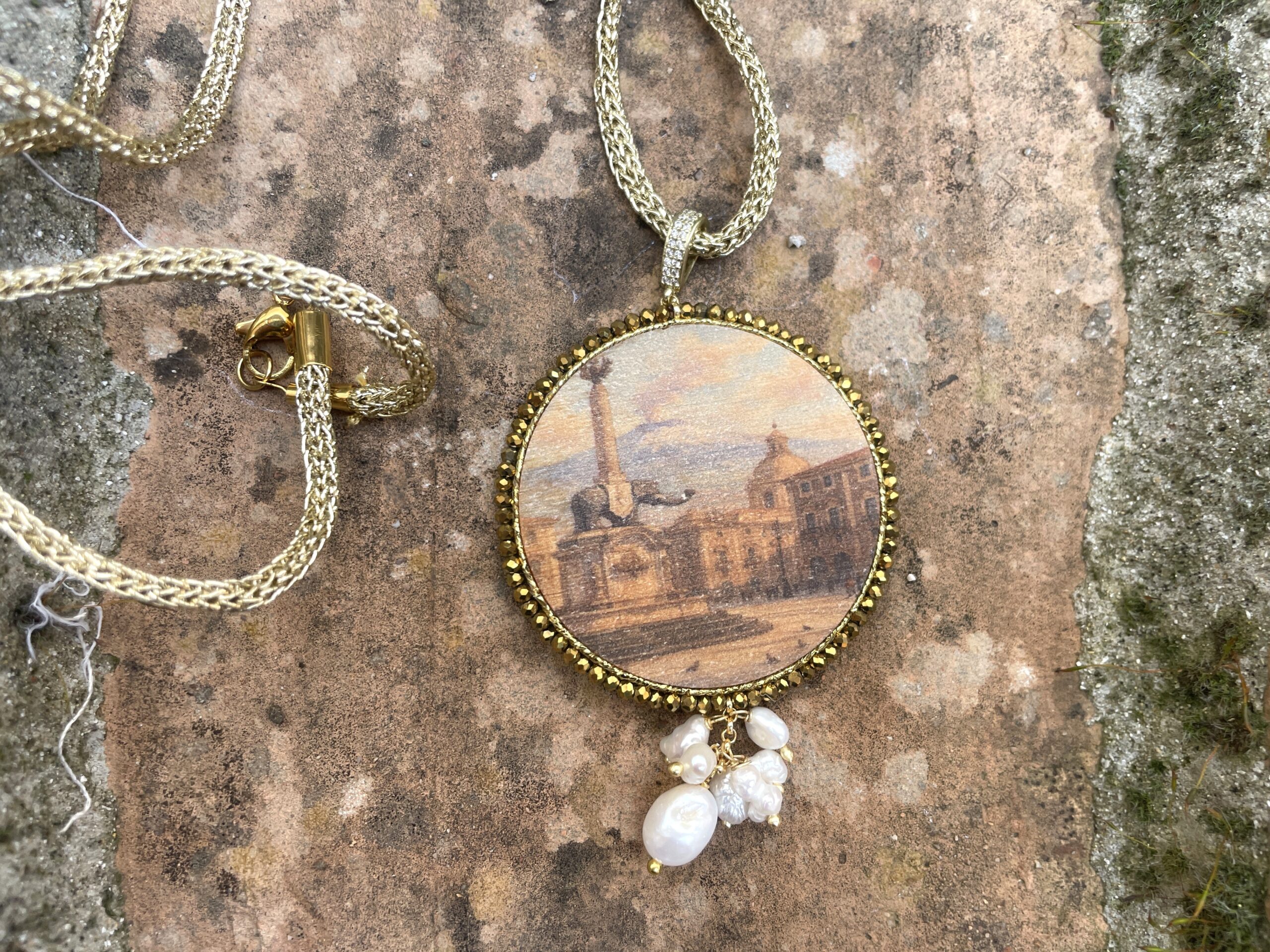 Collana con ciondolo “Vedute di Sicilia” – Etna e Liotru Piazza Duomo Catania Collane caratteristiche siciliane