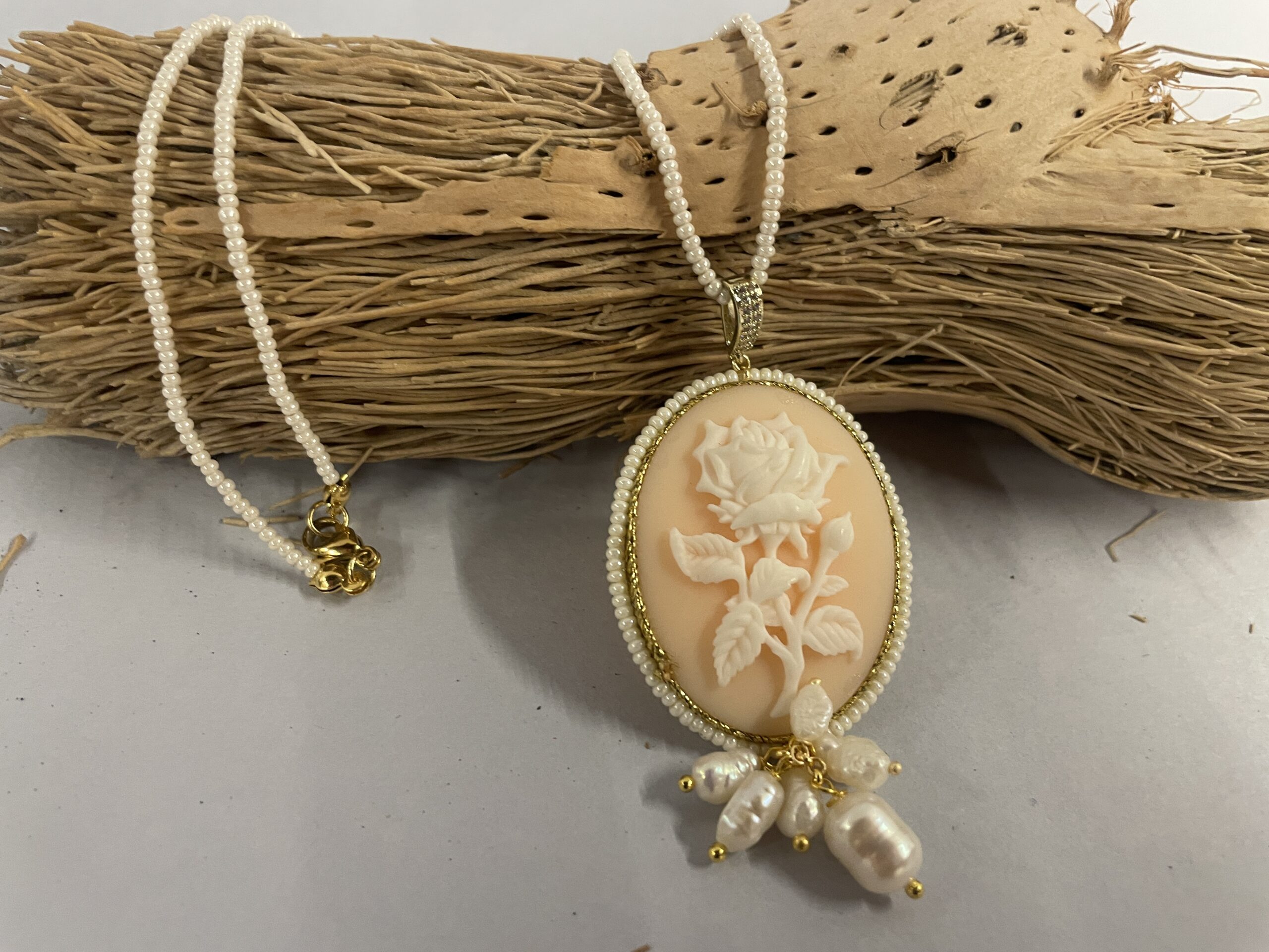 collana con Cammeo e perle