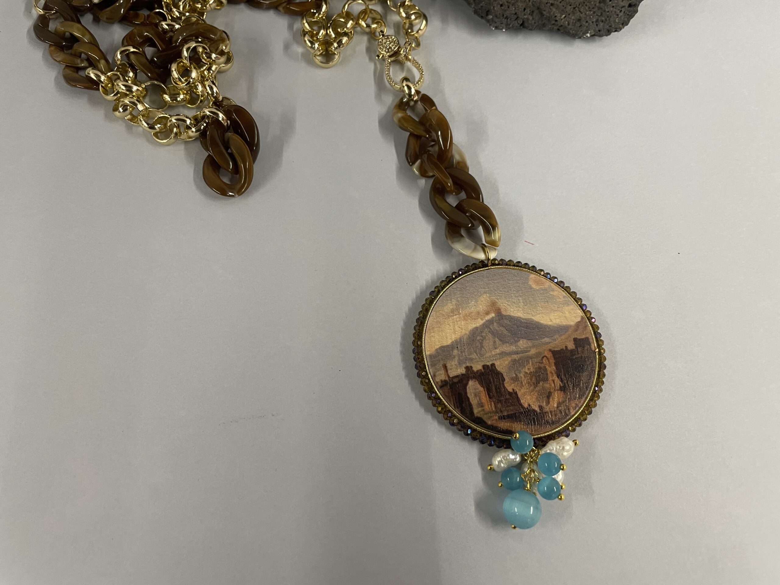 collana lunga con ciondolo Etna Taormina