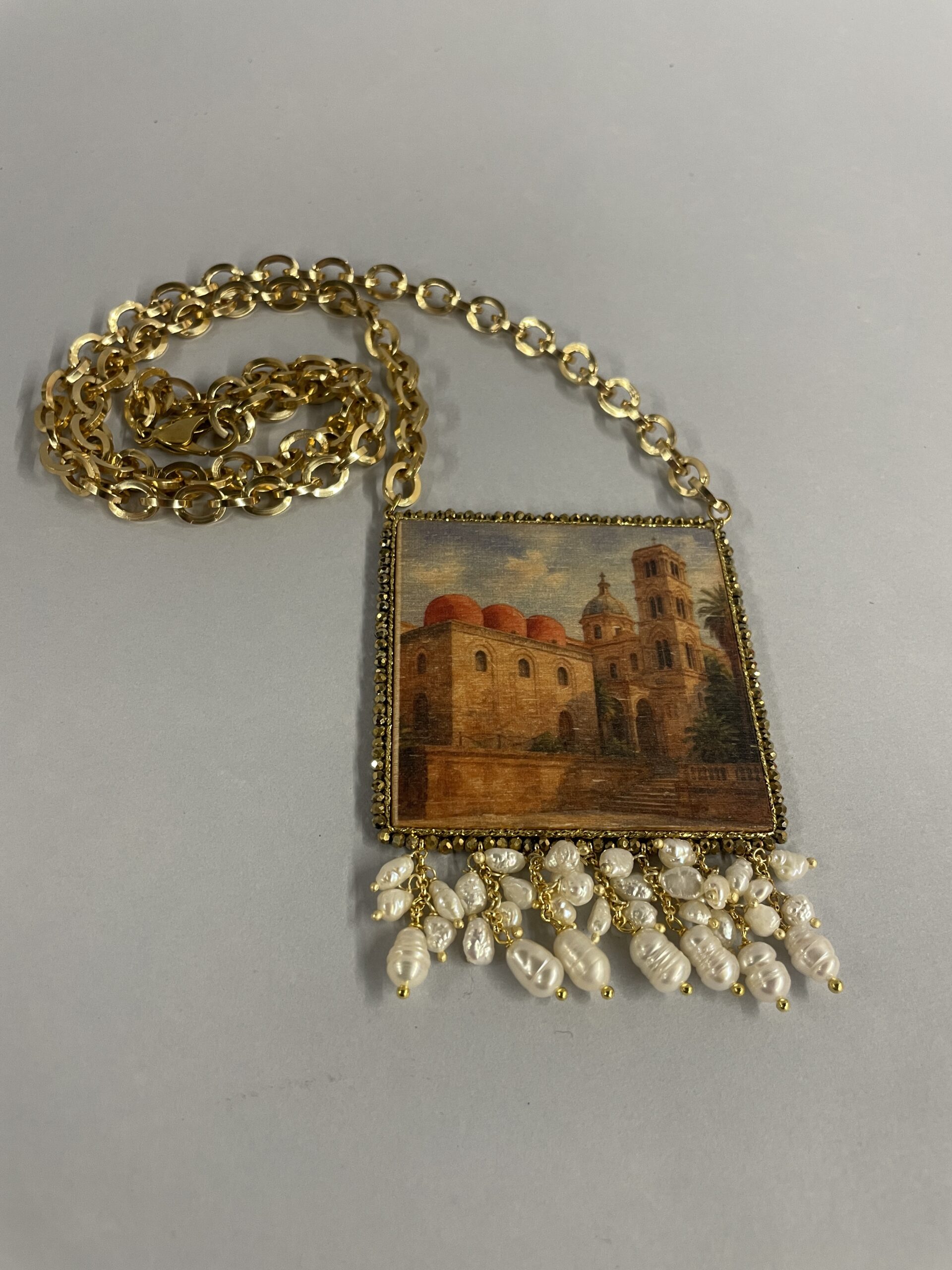 Collana siciliana Palermo arabo-normanna – Collana artigianale con ciondolo e perle di fiume Collane caratteristiche siciliane