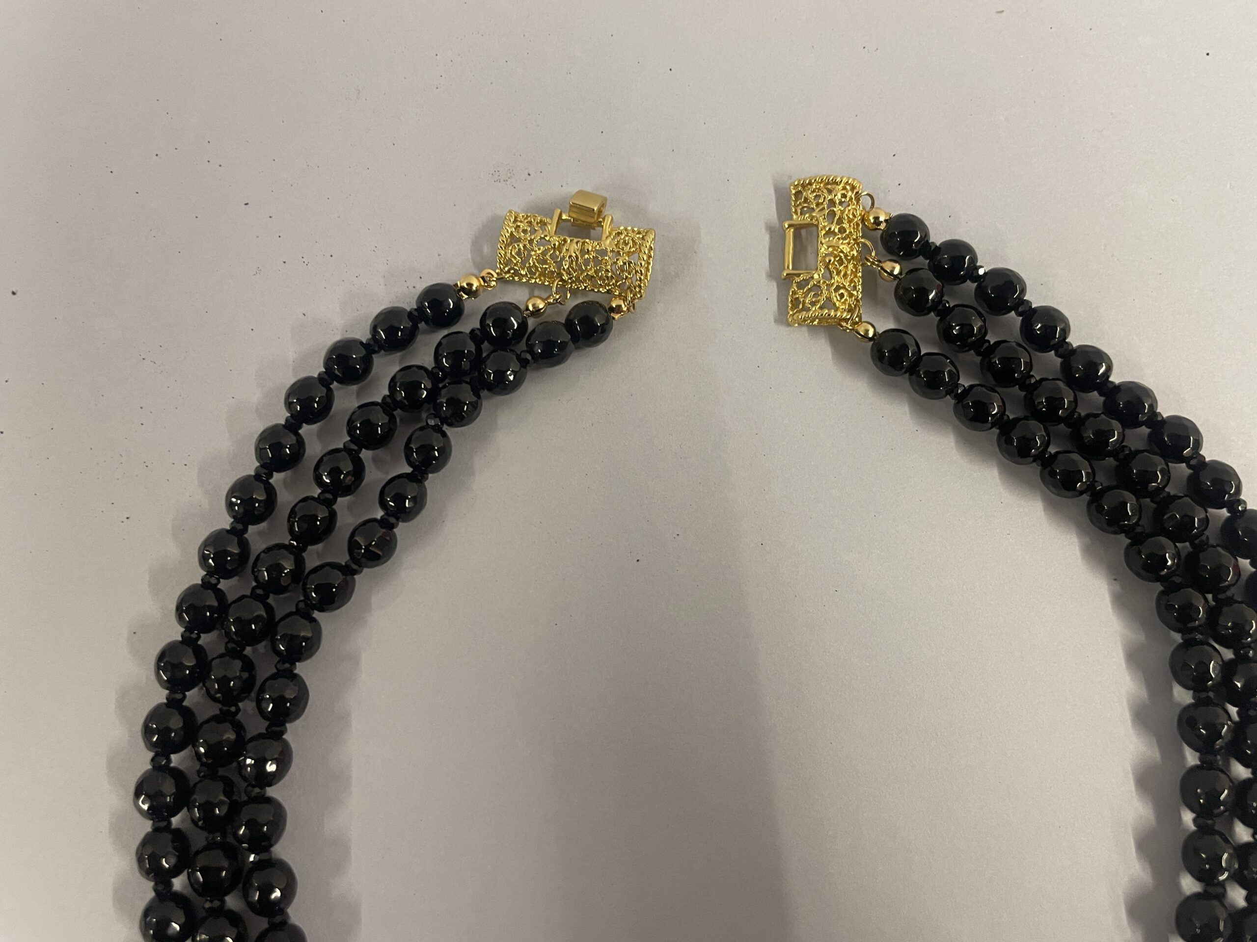 collana onice, perle scaramazze e corallo