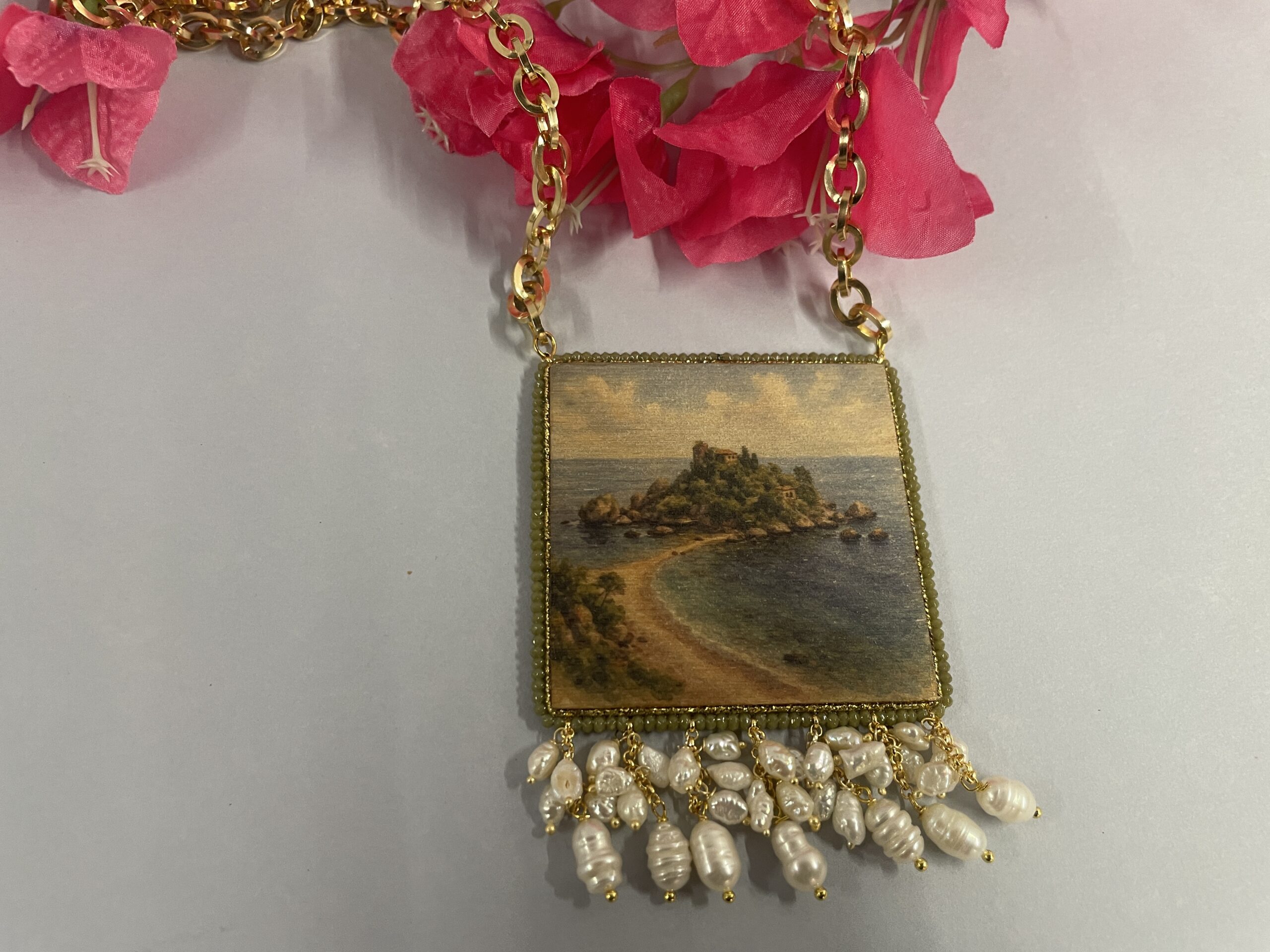 Collana siciliana Isola Bella Taormina – Collana artigianale con ciondolo in legno e perle di fiume Collane caratteristiche siciliane