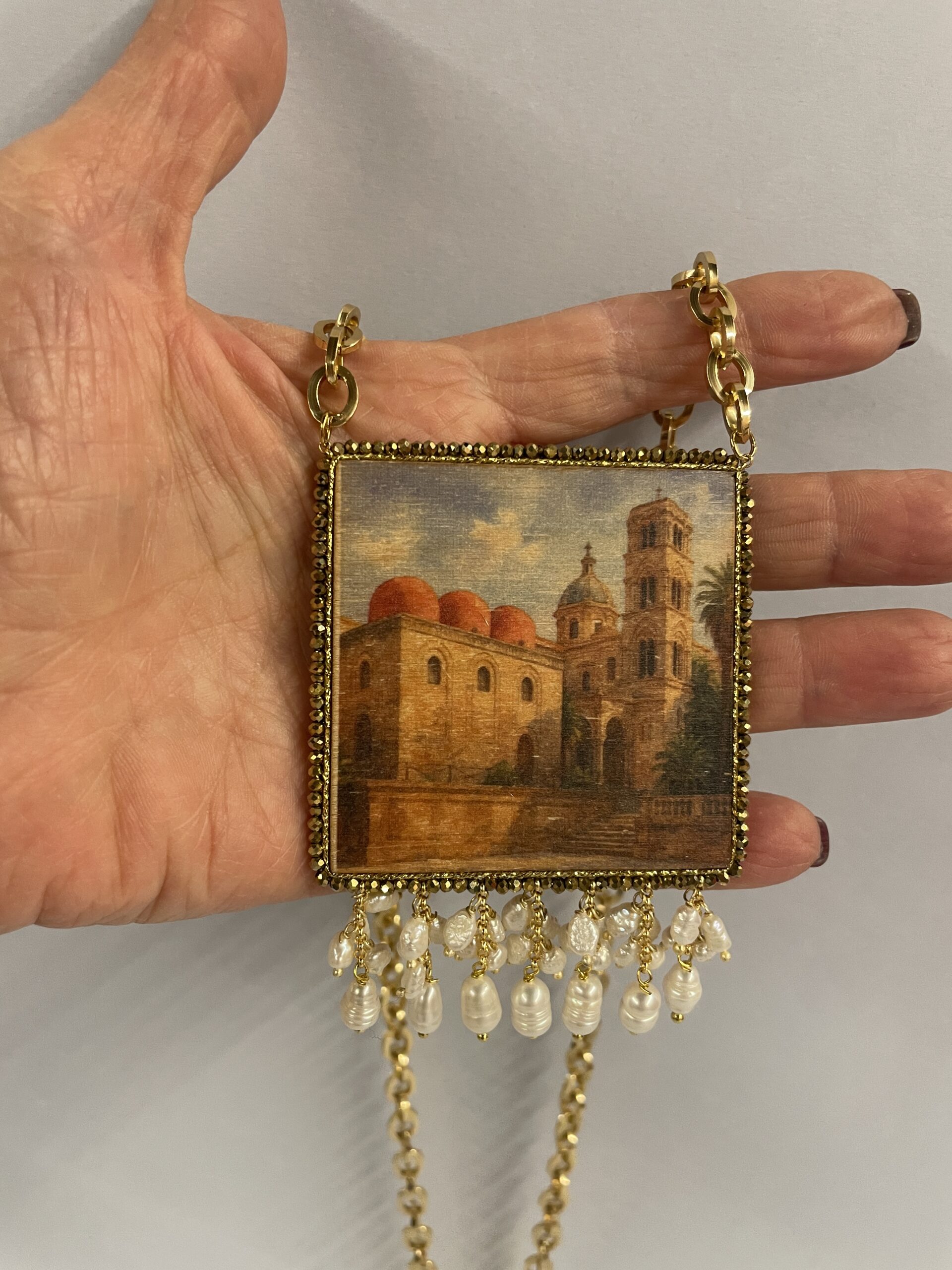 Collana siciliana Palermo arabo-normanna – Collana artigianale con ciondolo e perle di fiume Collane caratteristiche siciliane