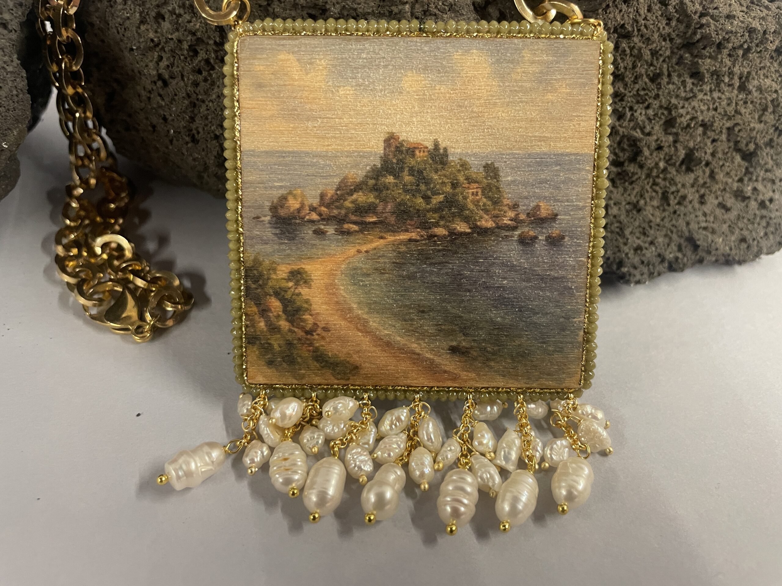 Collana siciliana Isola Bella Taormina – Collana artigianale con ciondolo in legno e perle di fiume Collane caratteristiche siciliane