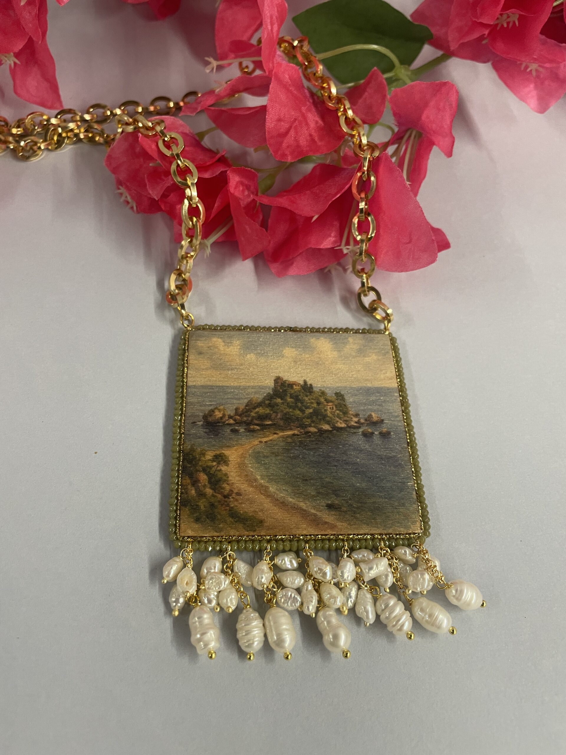 Collana siciliana Isola Bella Taormina – Collana artigianale con ciondolo in legno e perle di fiume Collane caratteristiche siciliane