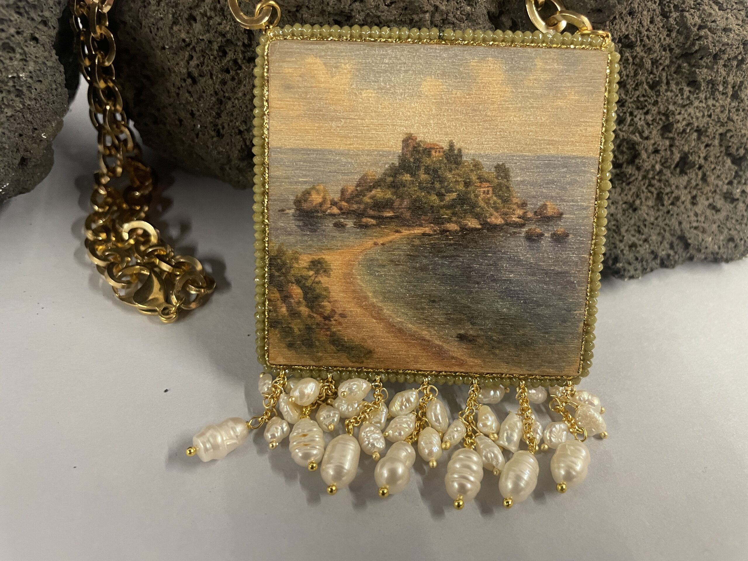 Collana siciliana Isola Bella Taormina – Collana artigianale con ciondolo in legno e perle di fiume Collane caratteristiche siciliane