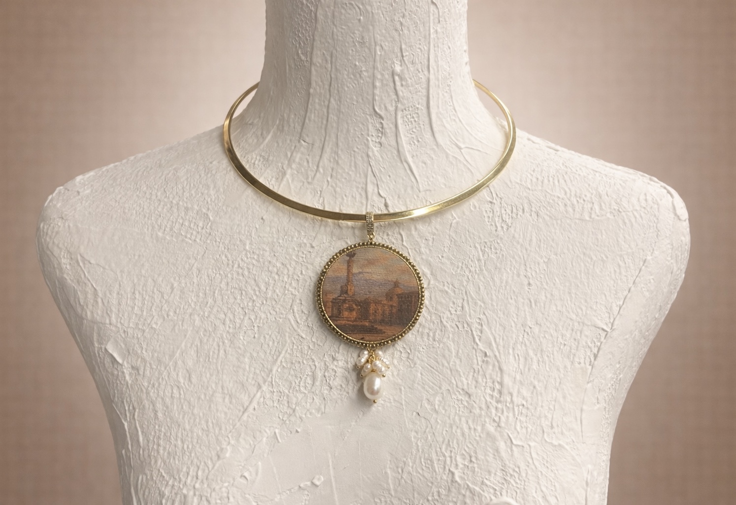 Collana con ciondolo “Vedute di Sicilia” – Etna e Liotru Piazza Duomo Catania Collane caratteristiche siciliane