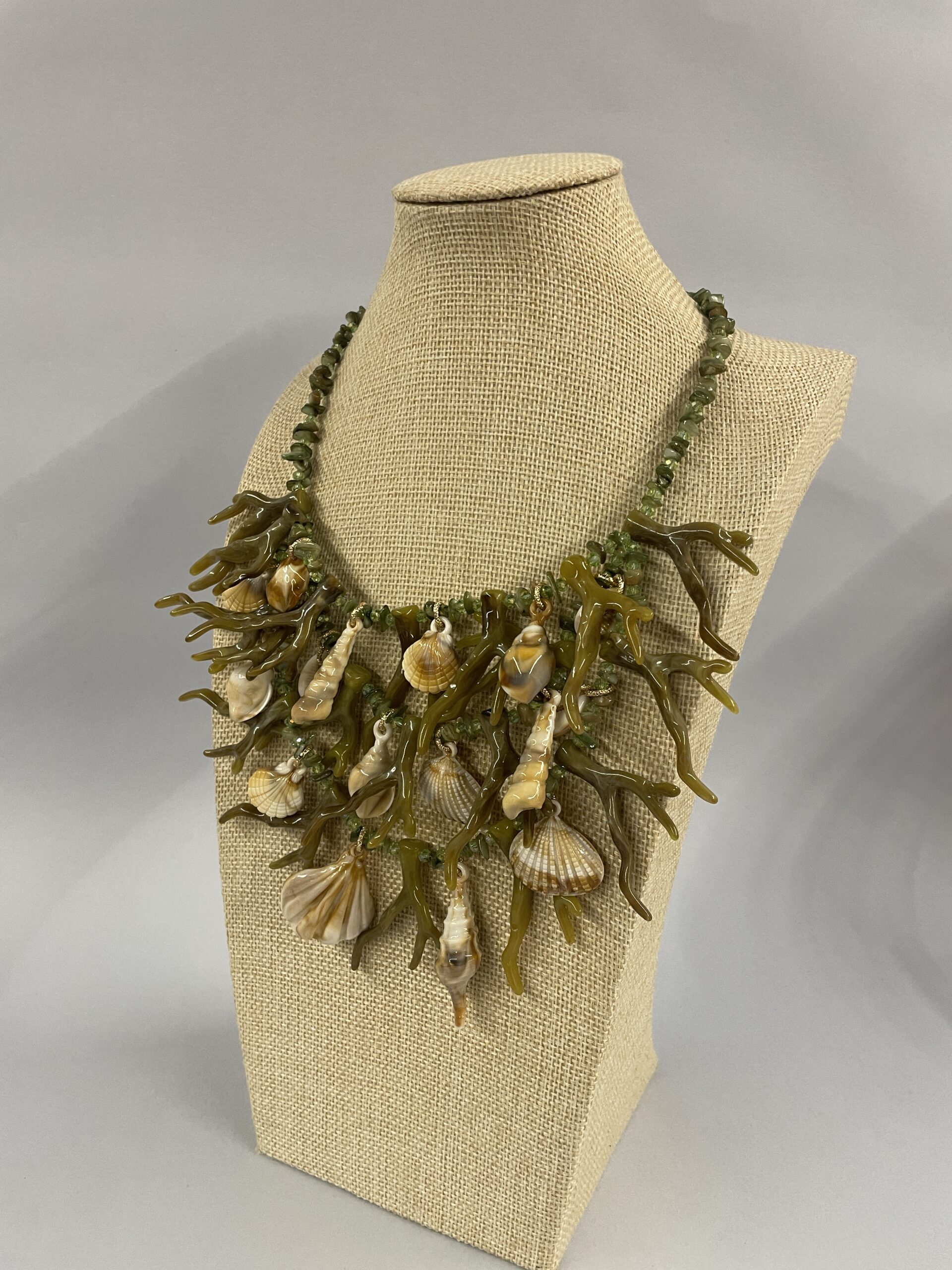 collana resina con conchiglie